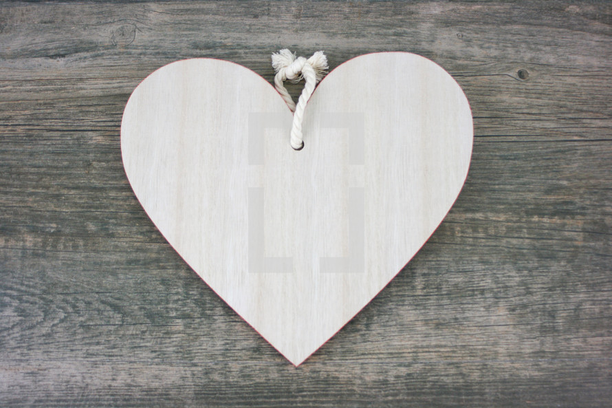 white wooden heart 