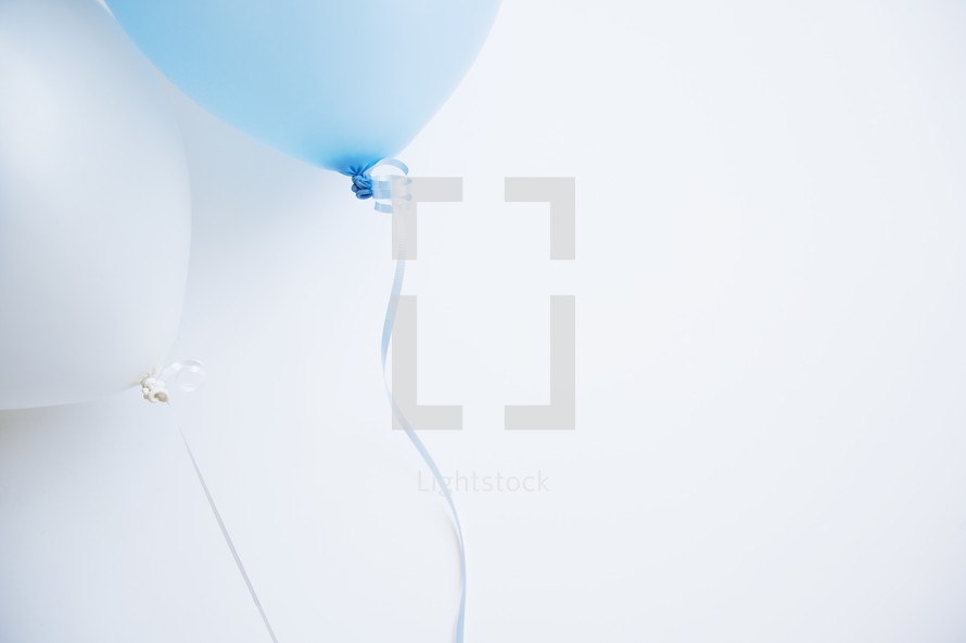 blue and white balloons 