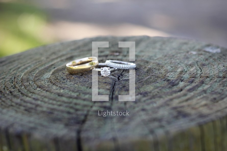 wedding rings on wood 