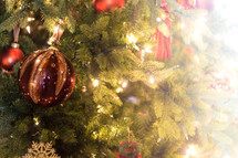 decorated Christmas tree 