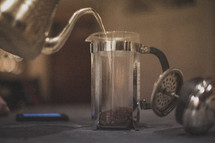 Brewing coffee in a French press