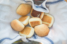 bread rolls in a bread basket 