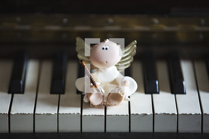 angel on a piano 