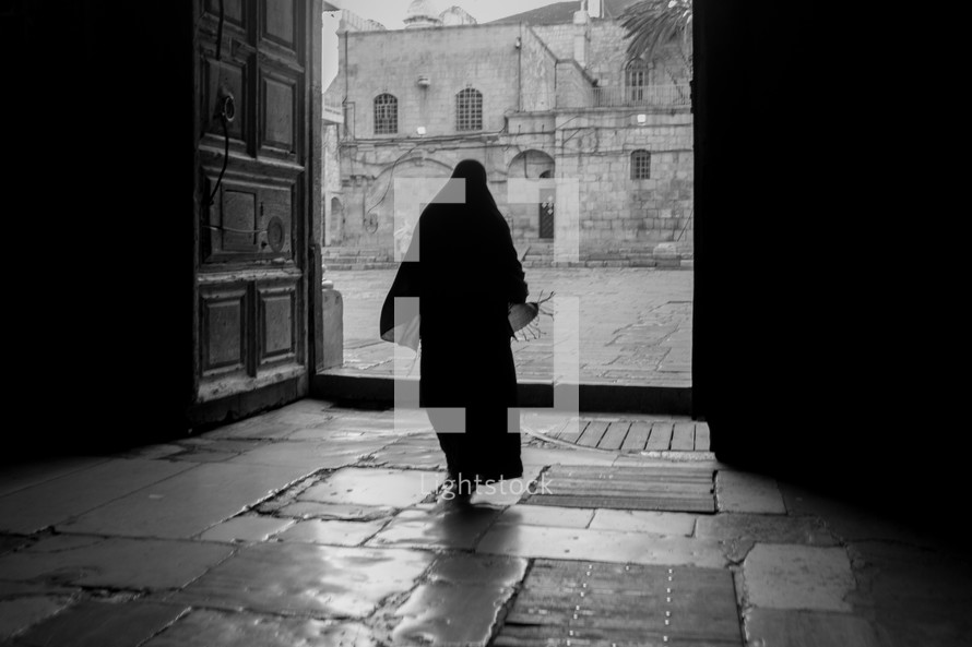 a muslim woman walking in Jerusalem 