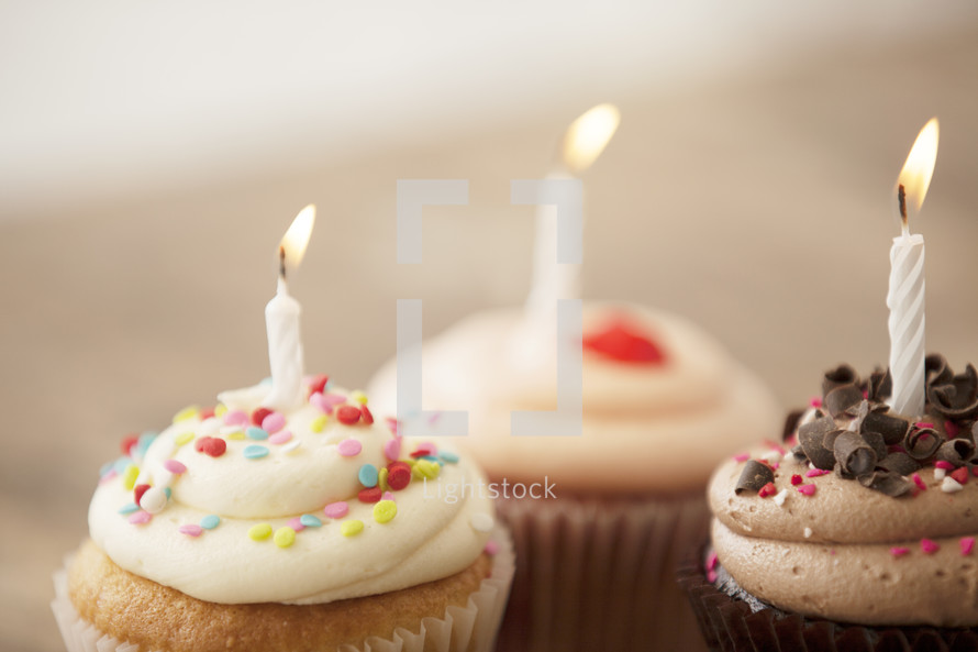 cupcakes and candles 
