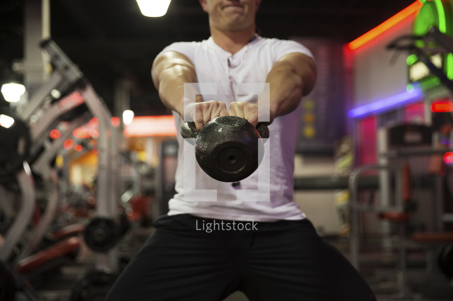 man lifting weights at the gym.