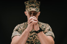 praying marine 
