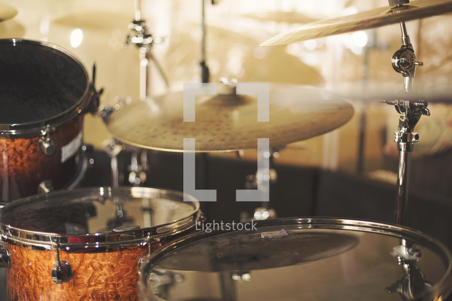 cymbals and drum set 