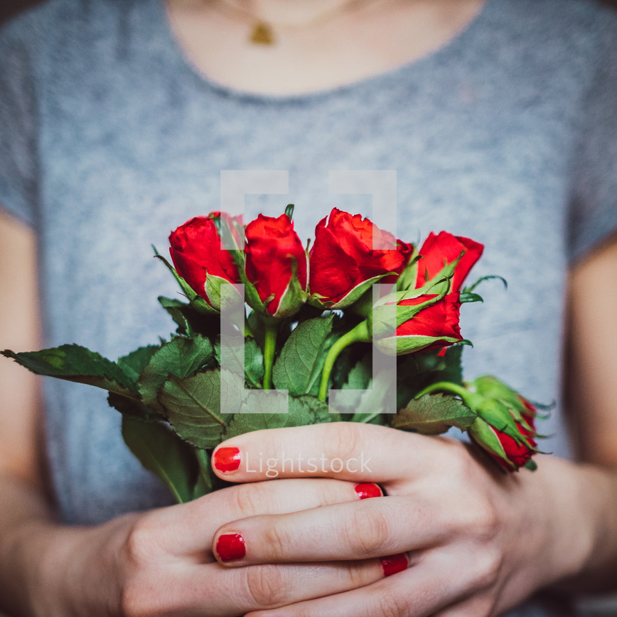 giving red roses 