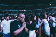 praying crowd 