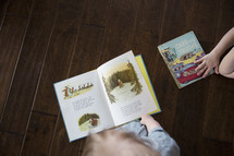 toddlers reading books 