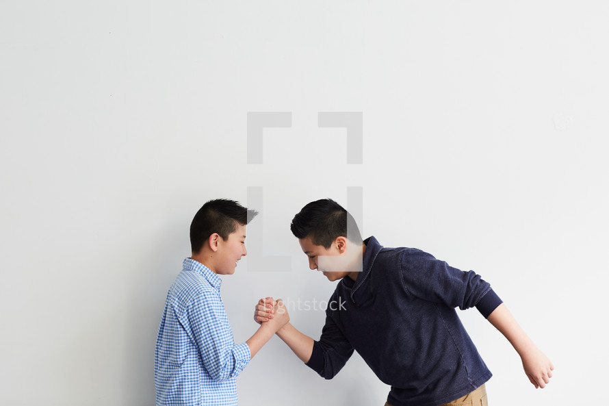  brothers arm wrestling 