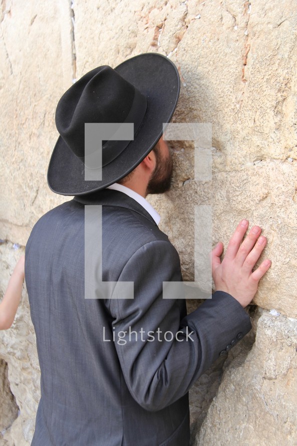 kissing the western wall 
