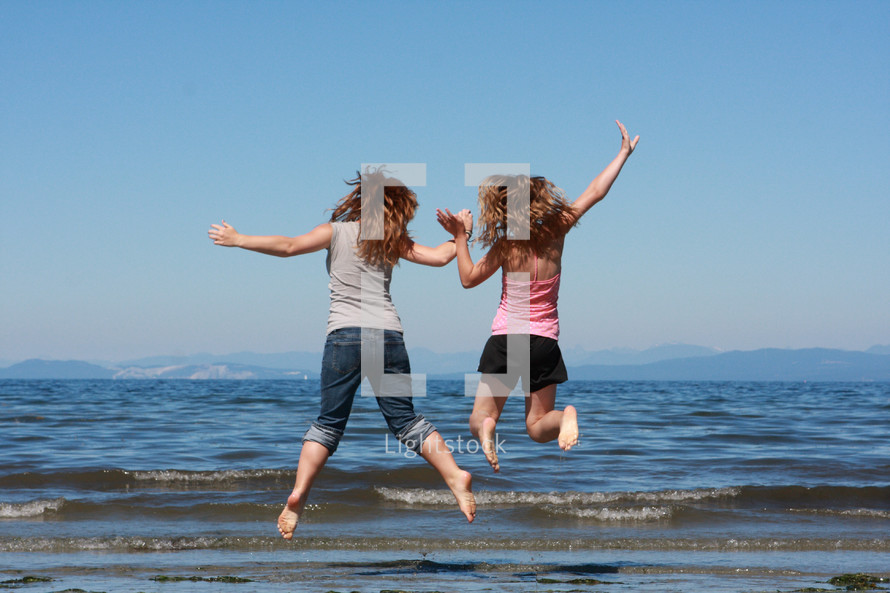 beach jump sisters