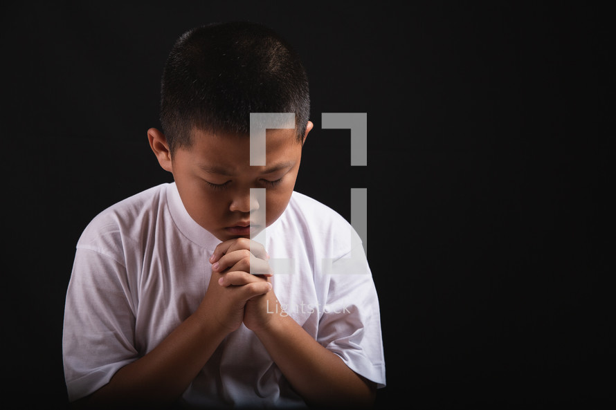 Boy praying to God