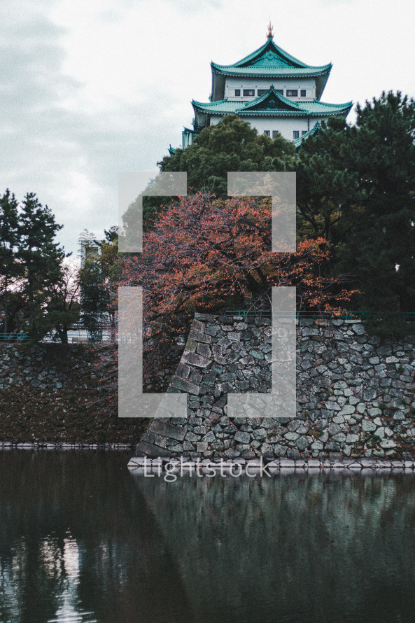 Japanese architectre and fall foliage 
