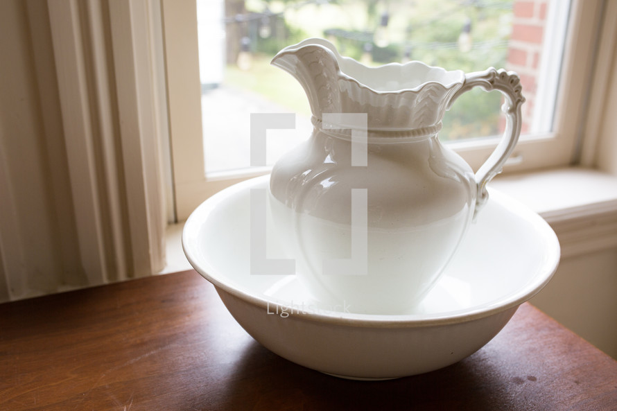white pitcher and basin 