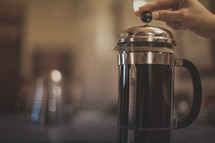 Brewing coffee in a french press