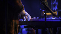 keyboardist on stage 