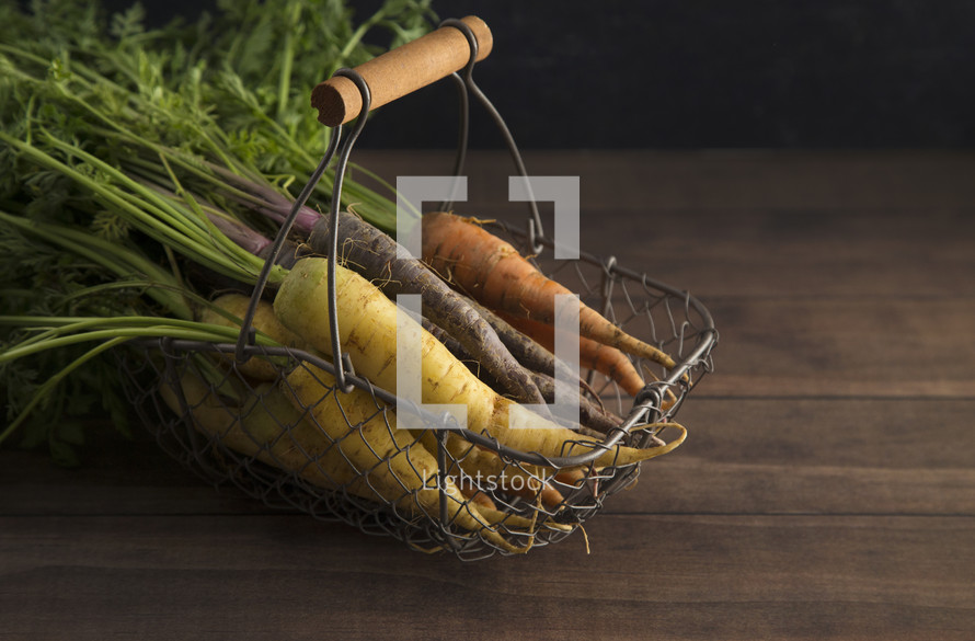 carrots in a wire basket 