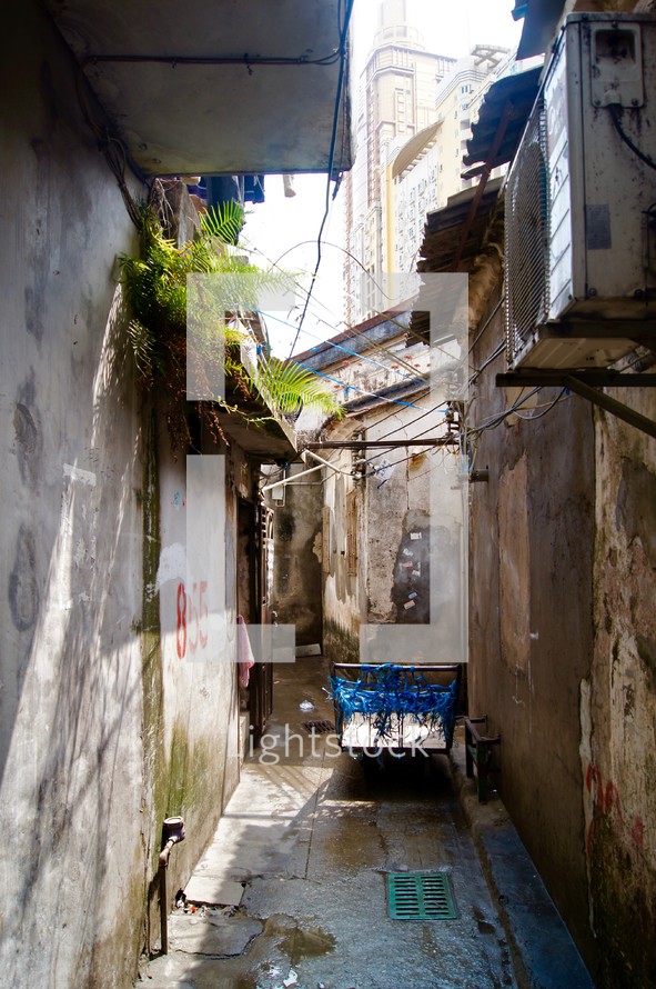 a cart in a narrow alley 