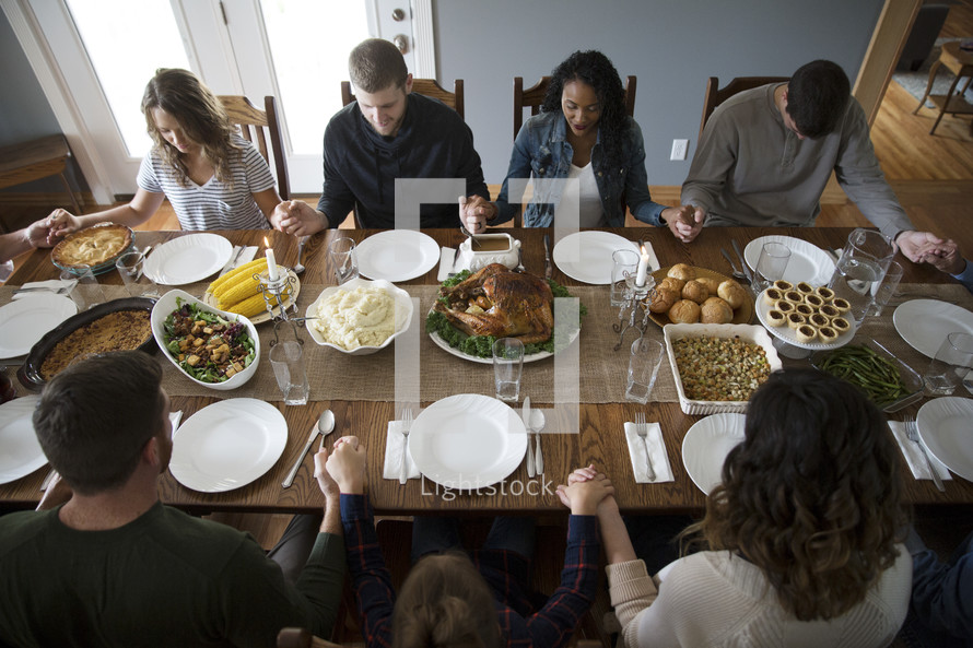 prayers around the table at Thanksgiving 
