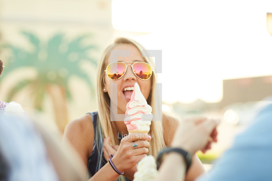 friends eating ice cream cones outdoors 