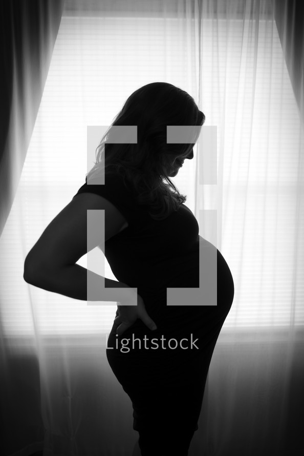 silhouette of a pregnant woman 