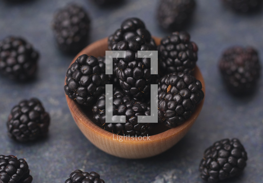 bowl of blackberries 