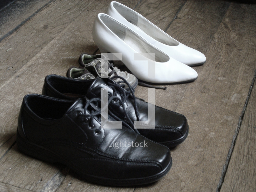 family - shoes, 
familiy, shoes, parents, child, size, different, baby, father, mother, home, floor, wood, wooden flooring, black, white, brown, pumps, toddler