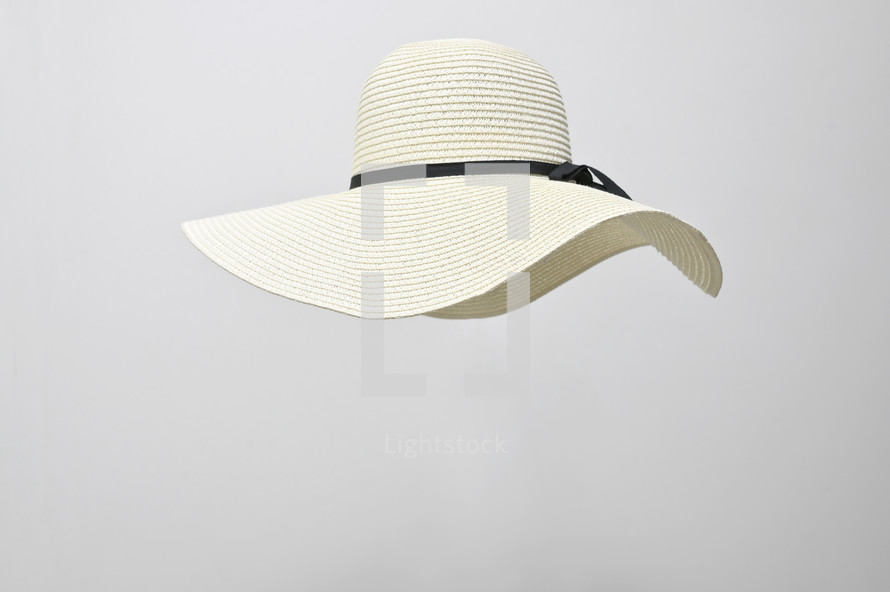 white sunhat 