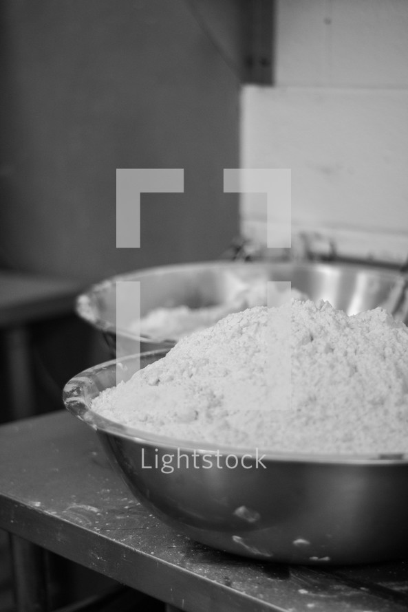 flour in a bowl 