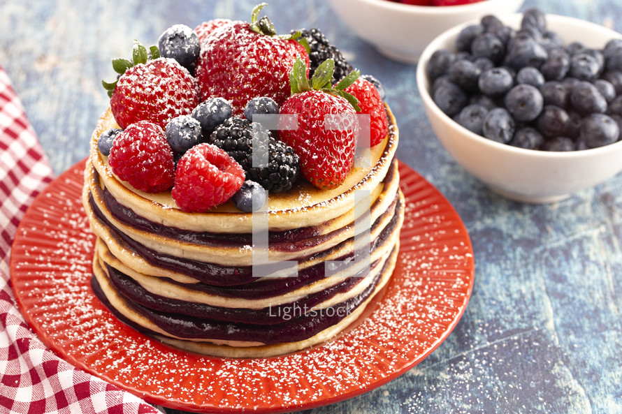 pancakes and berries 