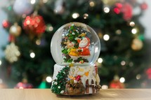 Santa snow globe