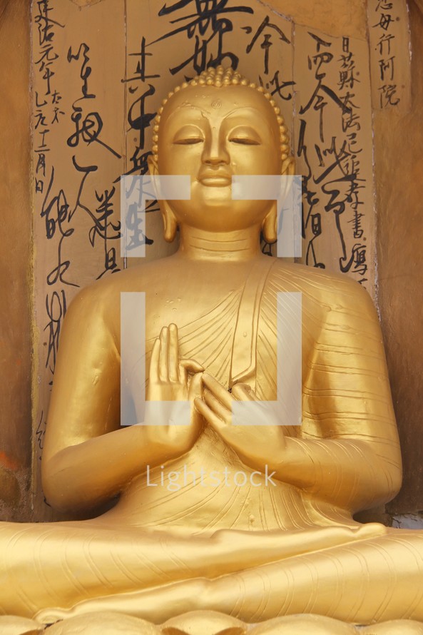 golden praying Buddha 
