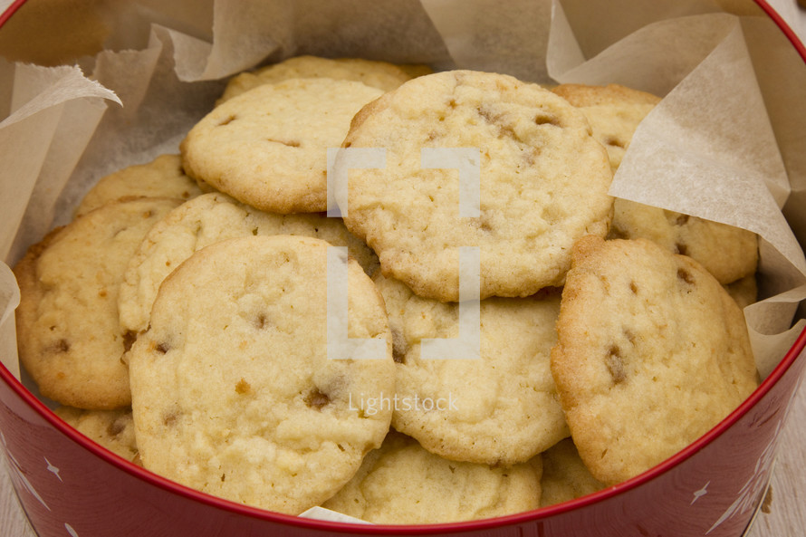 cookies in a tin 