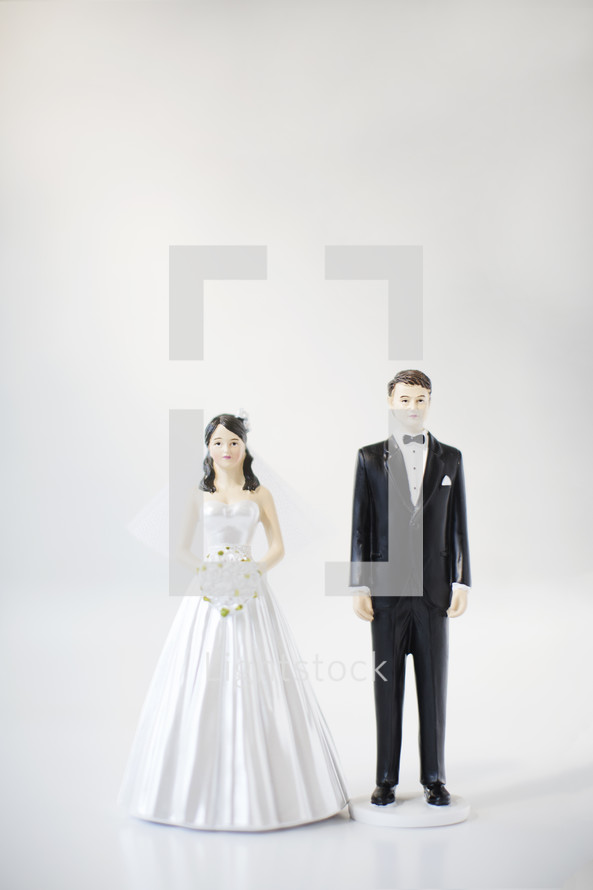 bride and groom figurines 