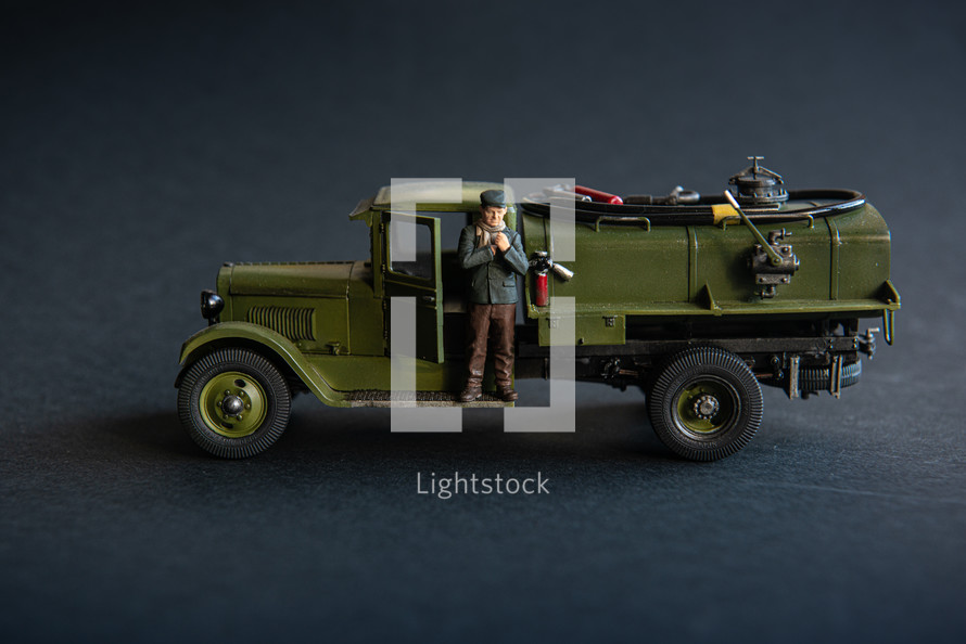 miniature model fire truck 
