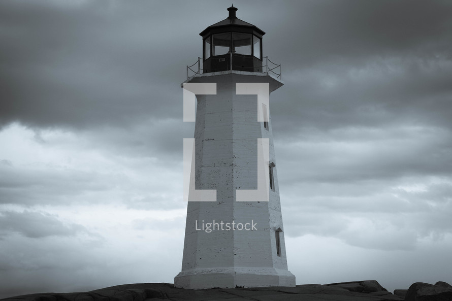 lighthouse in black and white 