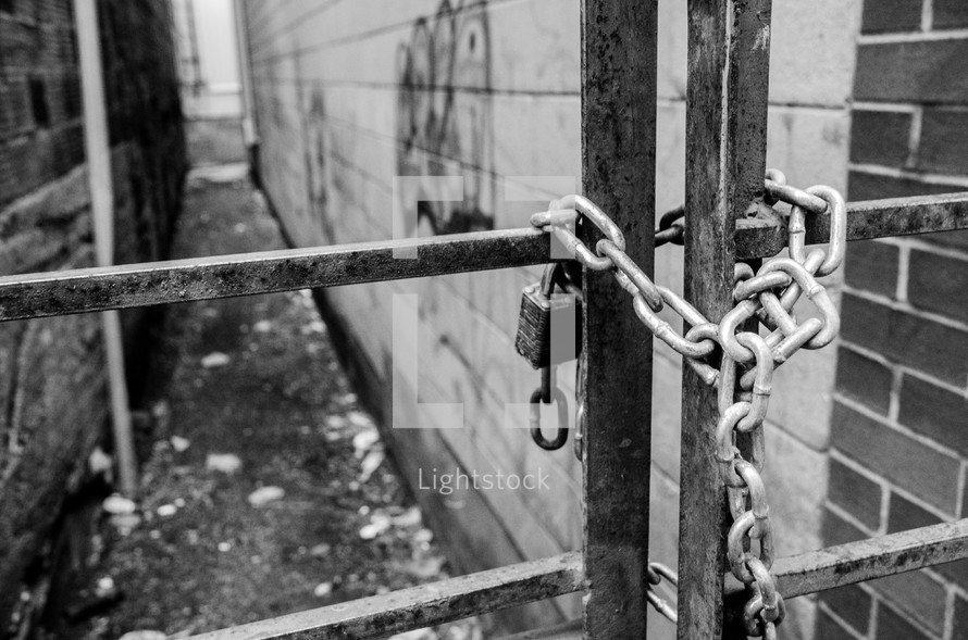 chained gate 