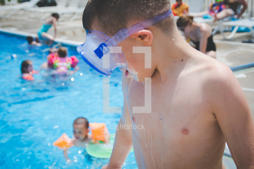 kids swimming in a public pool 