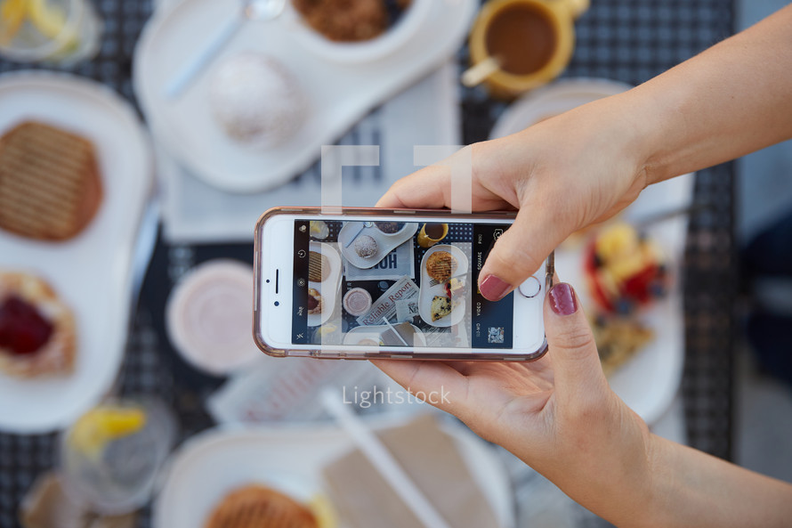 taking a picture of breakfast with a cellphone 