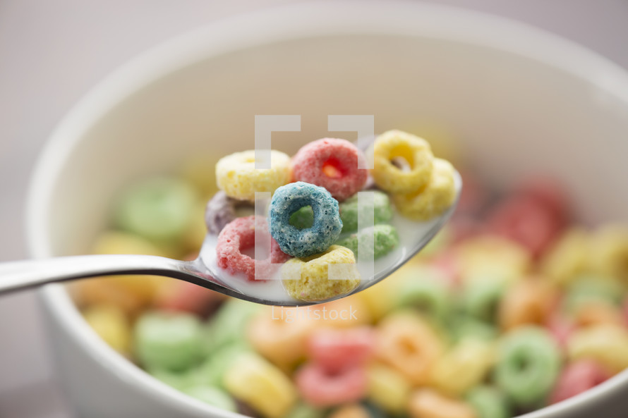 spoon and bowl of cereal 