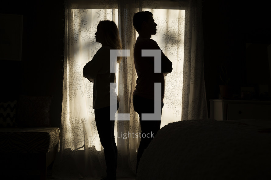 silhouettes of an arguing couple 