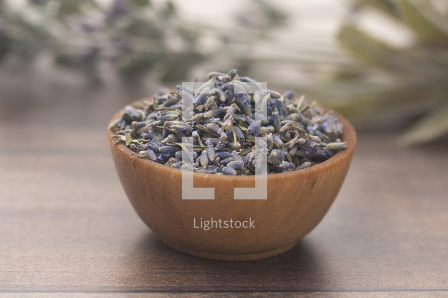 dried lavender in a wooden bowl 