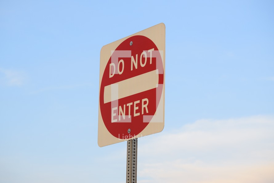 do not enter street sign 