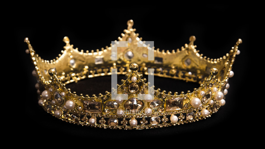 crown on black 