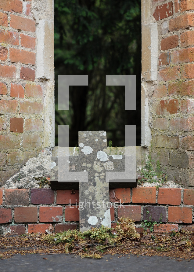 old stone cross 