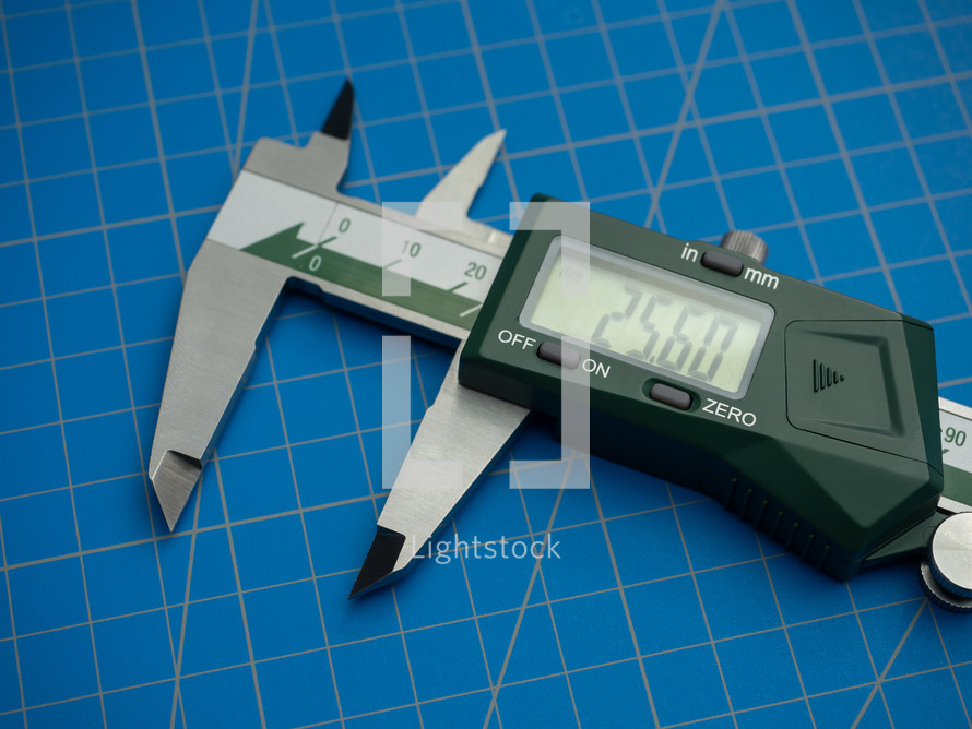 Digital caliper tool for measuring
