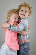toddlers hugging 